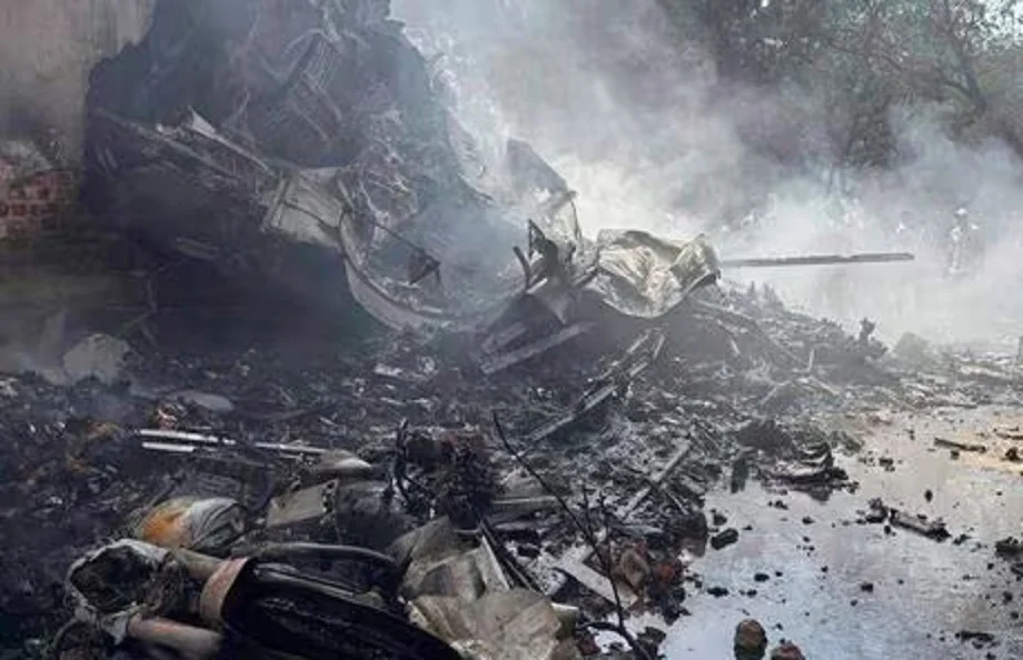 Ahmedabad plane crash: अब होगा विमान हादसे के कारणों का खुलासा, मलबे में मिल गई है ये महत्वपूर्ण चीज