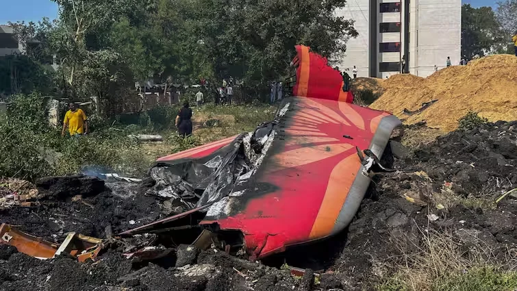 अहमदाबाद विमान हादसे के बाद DGCA सख्त, एयर इंडिया के ड्रीमलाइनर विमानों की सुरक्षा जांच के आदेश