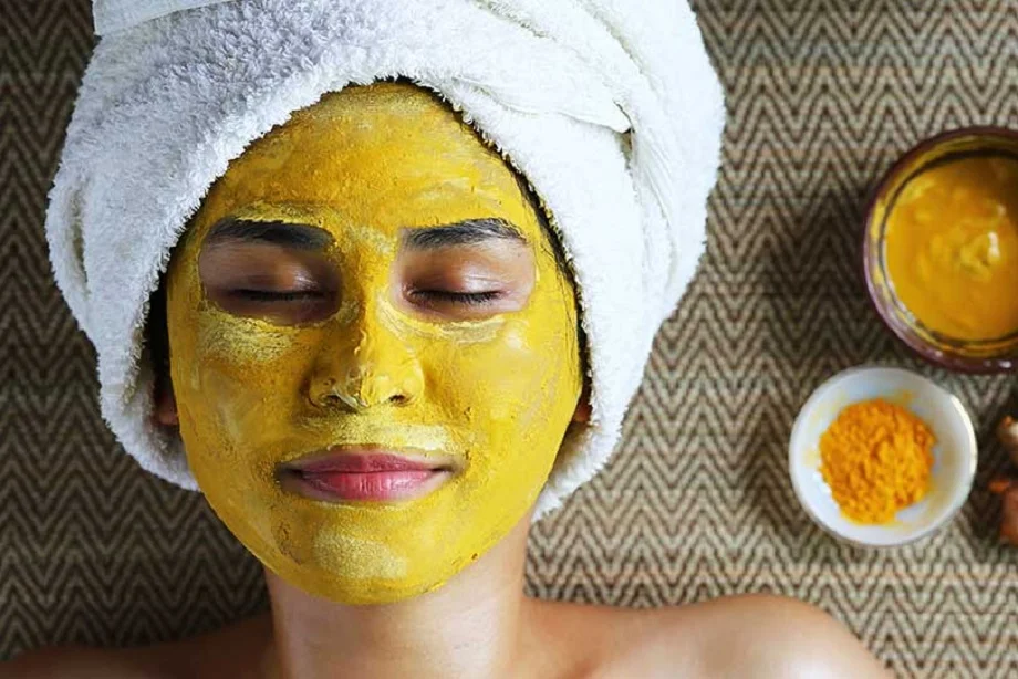 Beauty Tips:  हल्दी-बेसन का लेप बढ़ा देता है चेहरे की खूबसूरती, ये परेशानियां भी होती हैं दूर