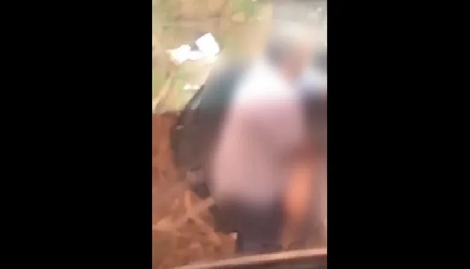 हाईवे पर खुले में युवती के साथ संबंध बना रहा था शख्स, अब हुआ ऐसा कि...