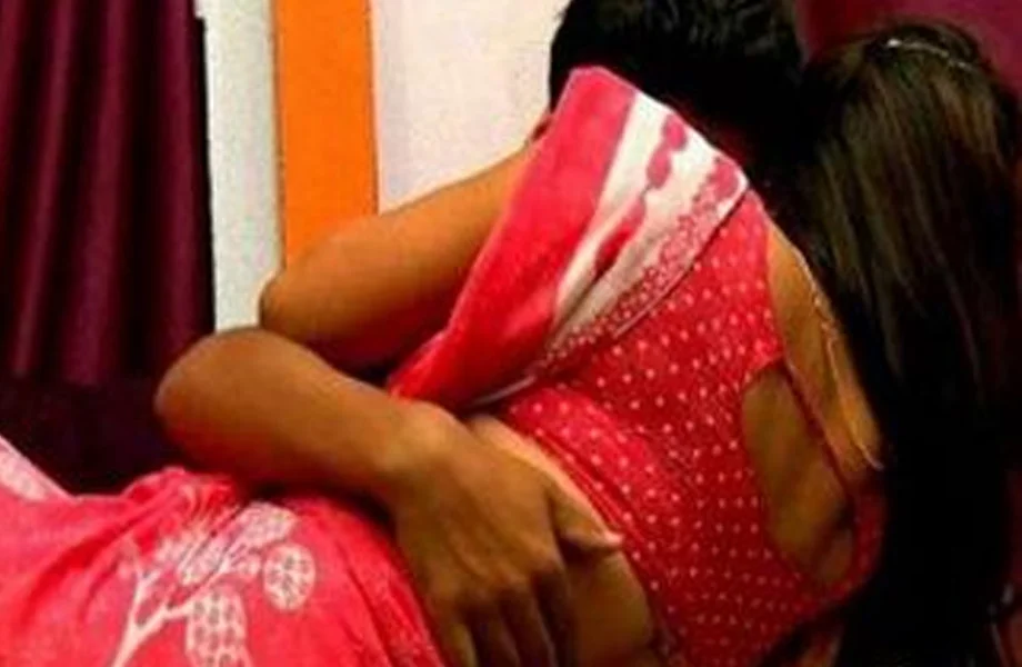 Meerut: चाची के साथ भतीजा करने लगा गंदा काम, मचा शोर तो...