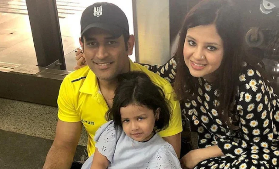 इस देश में परिवार के साथ बसने जा रहे हैं Dhoni! इस दिग्गज ने कर दिया है ये दावा