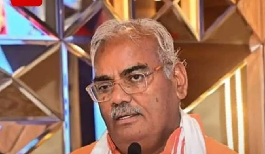 इंग्लिश मीडियम स्कूलों को बंद करने को लेकर अब शिक्षा मंत्री Madan Dilawar ने बोल दी है ये बड़ी बात
