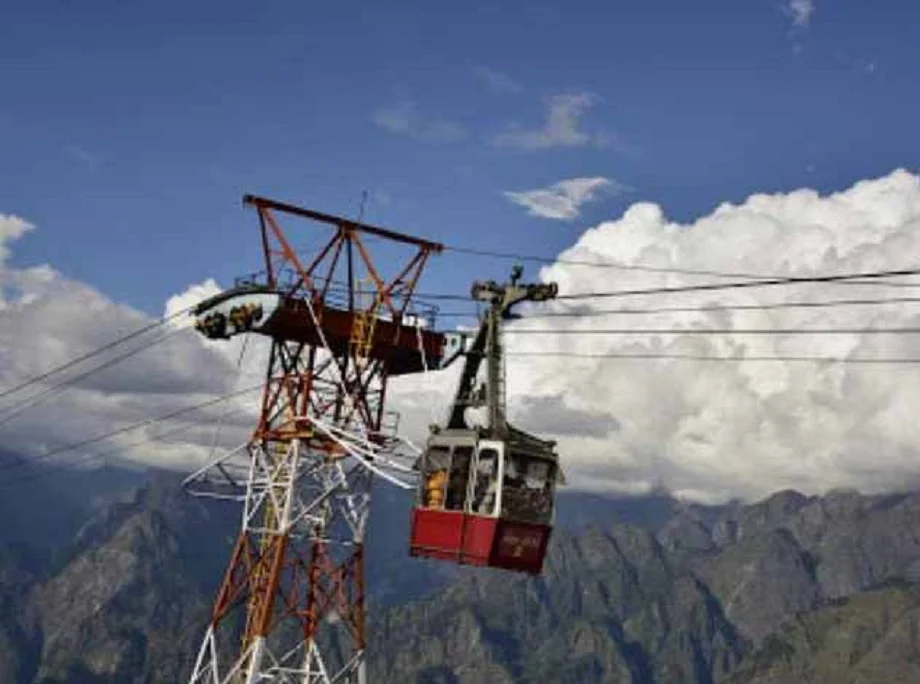 Travel Tips: अपनी प्राकृतिक खूबसूरती के कारण दुनिया में प्रसिद्ध है औली, बना लें घूमने का प्लान