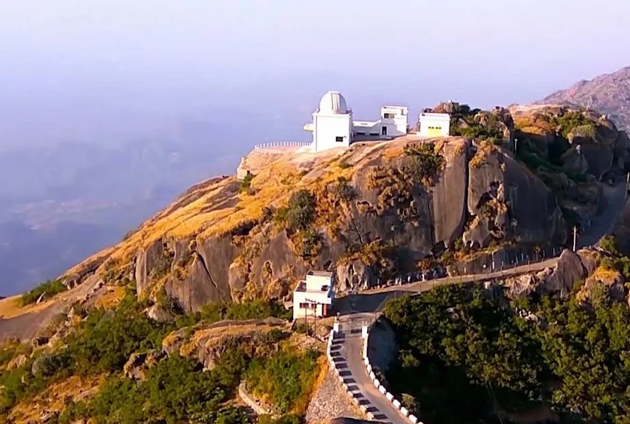 Travel Tips:  बहुत ही खूबसूरत है राजस्थान का ये एकमात्र हिल स्टेशन, पार्टनर के साथ बना लें घूमने का प्लान