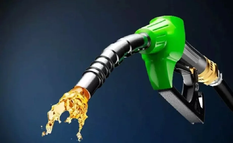 Petrol-Diesel Price: आज भी नहीं मिली है राहत, इन कीमतों पर खरीदने पड़ेंगे दोनों ईंधन