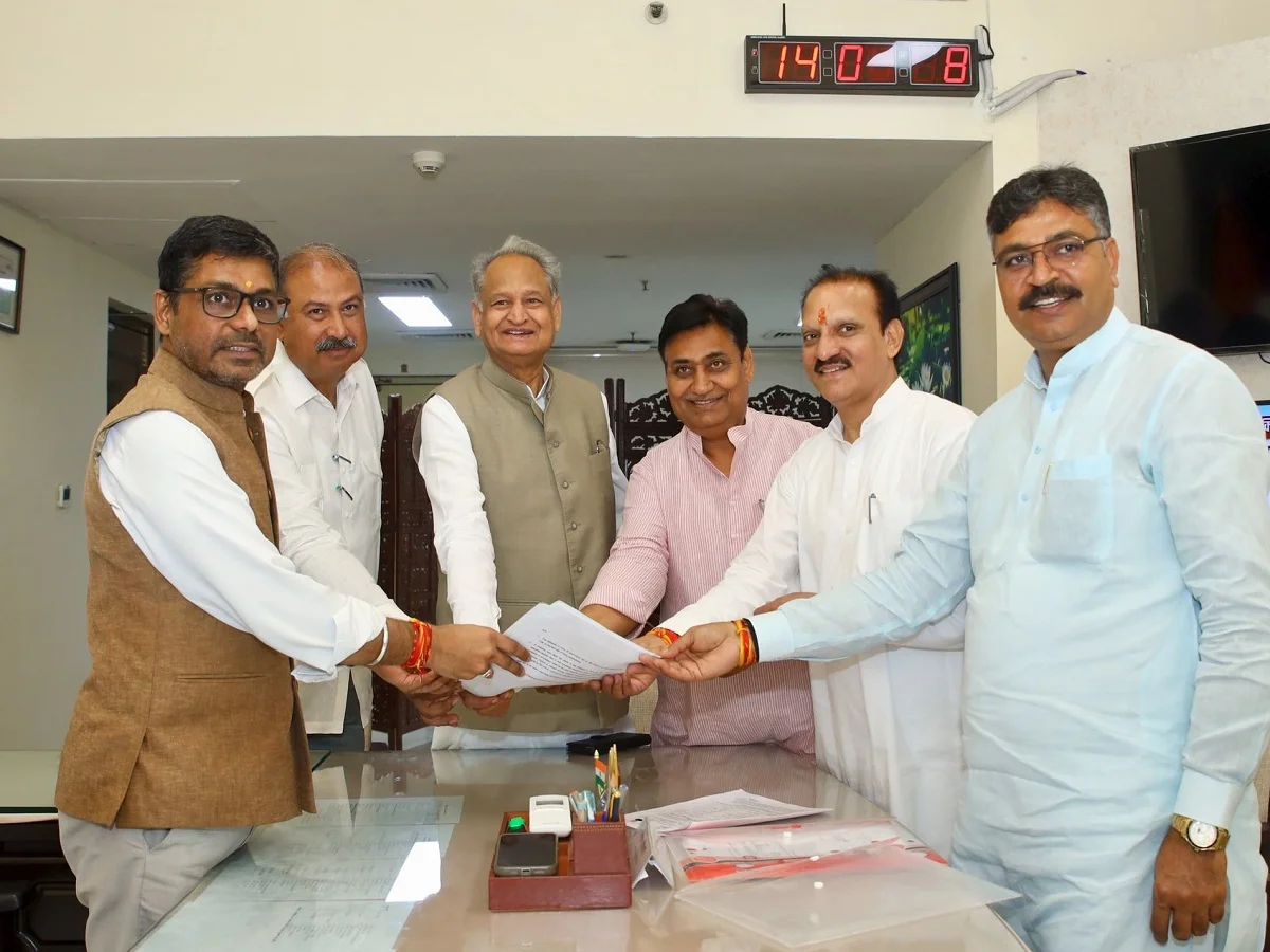 Neeraj Dangi ने राज्यसभा चुनाव के लिए दाखिल किया नामांकन, गहलोत सहित ये दिग्गज रहे मौजूद
