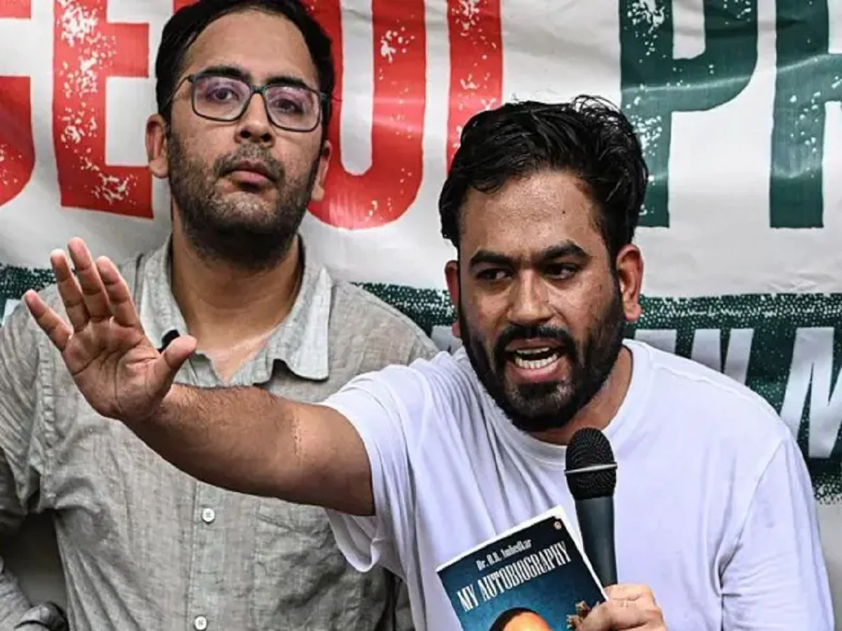 कॉकरोच जनता पार्टी ने जंतर-मंतर पर 5 घंटे तक किया प्रदर्शन, Abhijeet Deepke ने की शिक्षा मंत्री से इस्तीफे की मांग
