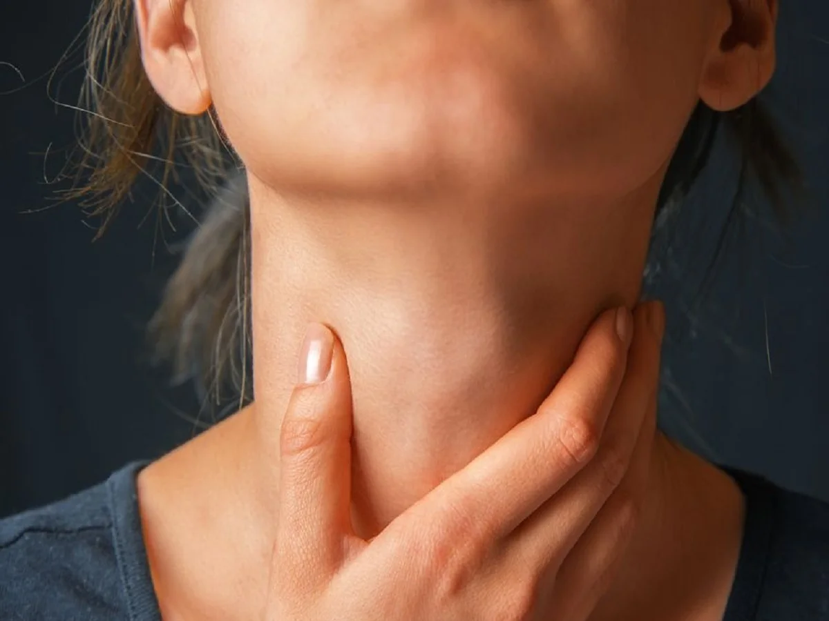 Health Tips: थायरॉइड की परेशानी बढ़ा देती हैं ये चीजें, बना लें दूरी