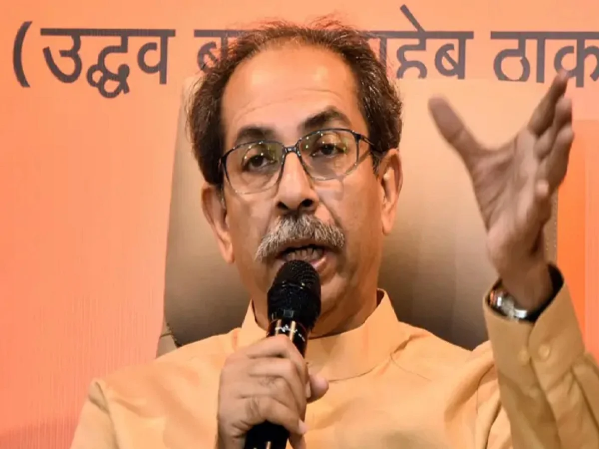 Shiv Sena (UBT) की बैठक में नहीं पहुंचे छह सांसद, पार्टी ने जारी किया कारण बताओ नोटिस