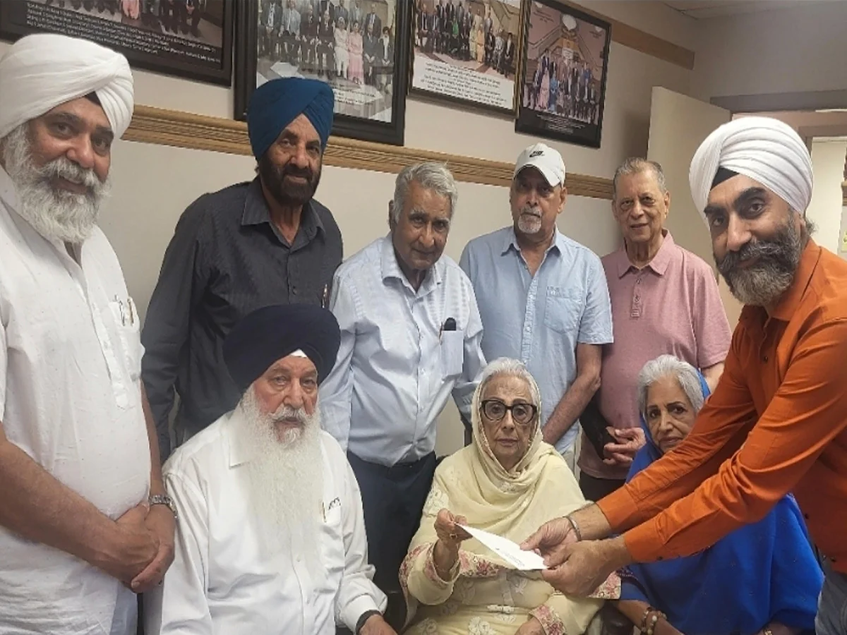 गुरुद्वारा नानक निवास रिचमंड ने थॉम्पसन की सिख सोसायटी को 25,000 डॉलर की आर्थिक सहायता दी