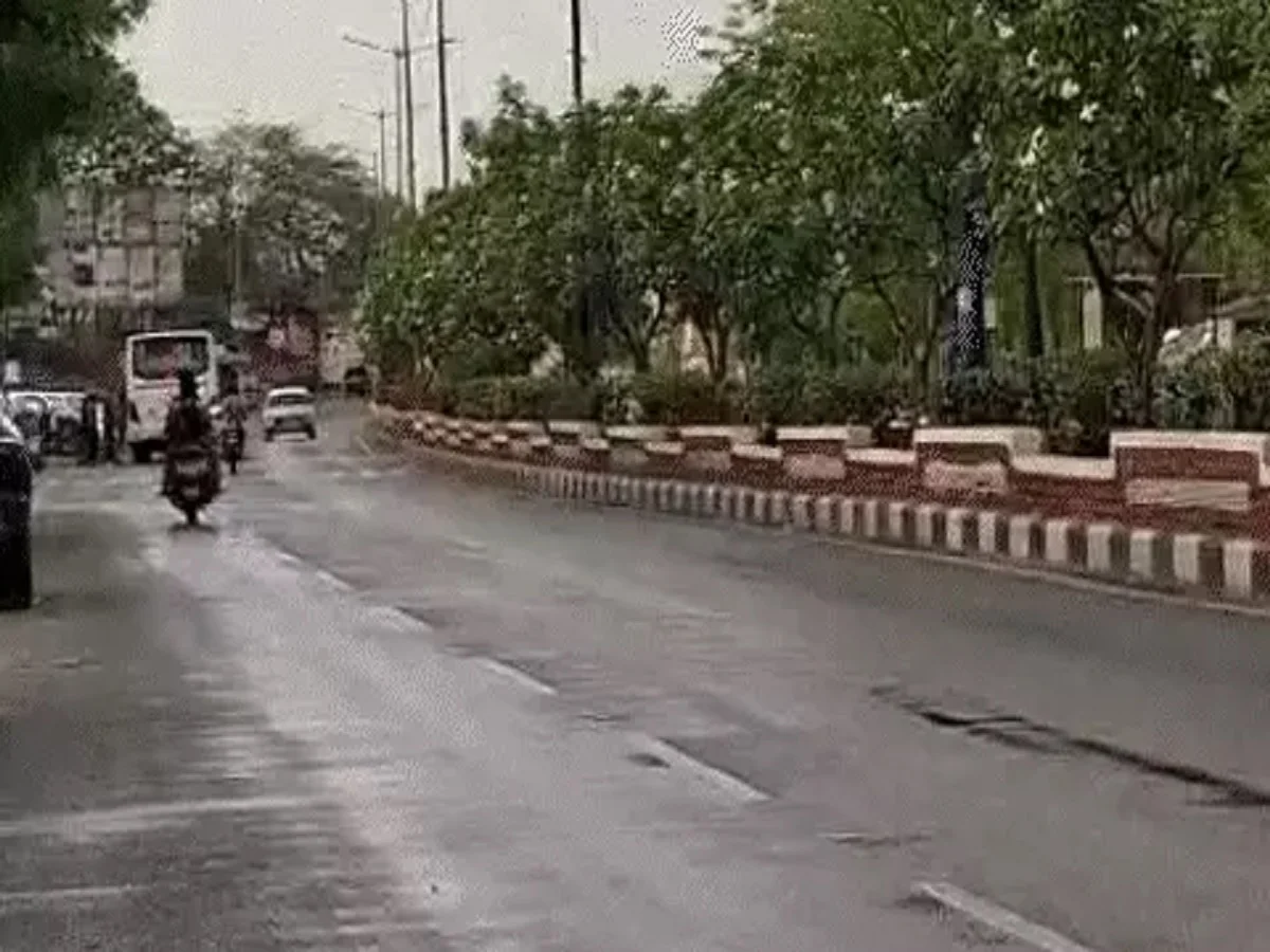 National Weather Forecast: झारखंड में आकाशीय बिजली गिरने से आठ लोगों की मौत, आज राजस्थान के लिए जारी हुआ ये अलर्ट
