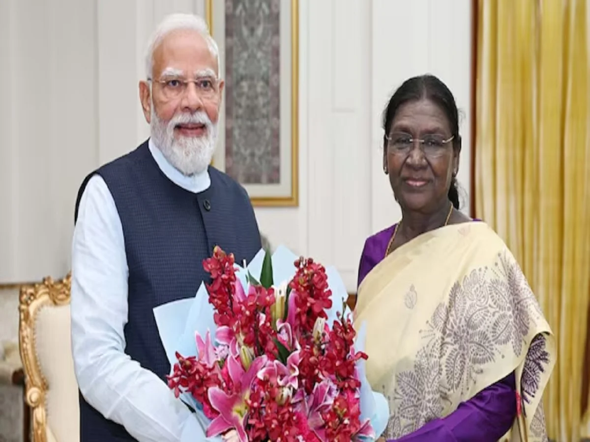 PM Modi:  प्रधानमंत्री मोदी और राष्ट्रपति मुर्मू के बीच हुई मुलाकात, मंत्रिपरिषद में फेरबदल की चर्चाओं ने पकड़ा जोर