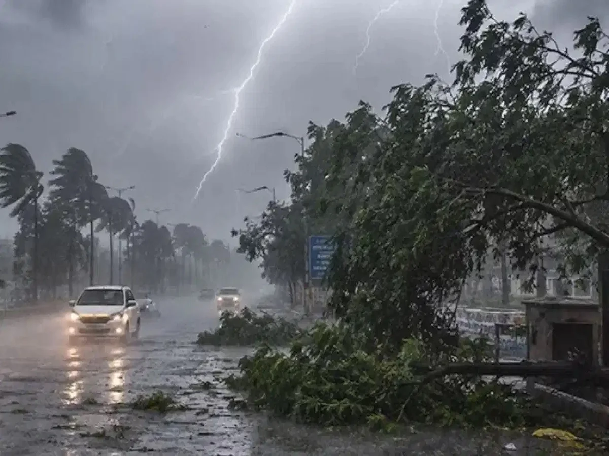 National Weather Forecast: देश के 19 राज्यों में आज आंधी-तूफान के साथ भीषण बारिश का अलर्ट, राजस्थान के 30 जिलों में आंधी के साथ बरस सकते हैं मेघ