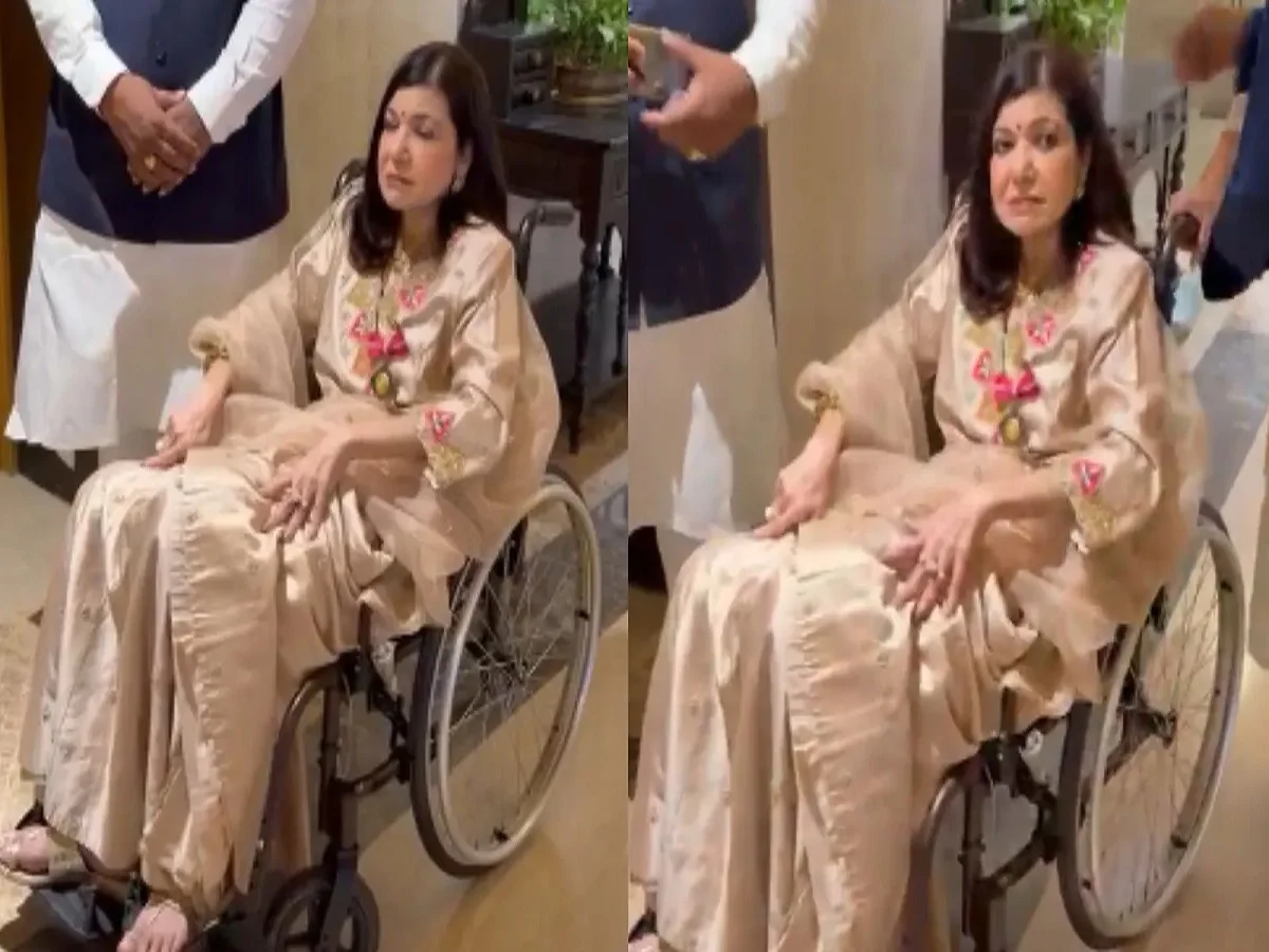 Alka Yagnik:  व्हीलचेयर पर नजर आई अलका याग्निक, दिख रही कमजोर सी भी... फैंस सेहत को लेकर परेशान