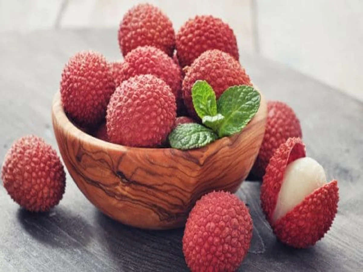 Health Tips: कही आप भी तो नहीं खा रहे हैं खाली पेट लीची, हो सकती हैं ये परेशानी