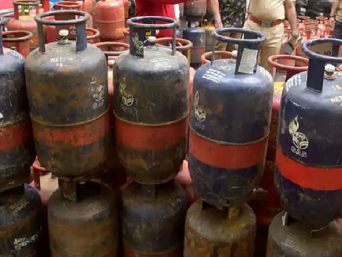 LPG Supply: सरकार ने दी बड़ी राहत, कमर्शियल एलपीजी की सप्लाई पर लगे सभी प्रतिबंध हटाए