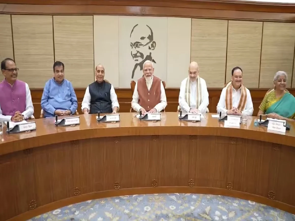 Union Cabinet: मोदी कैबिनेट में बदलाव के आसार, धर्मेंद्र प्रधान सहित इन नेताओं की जा सकती हैं...