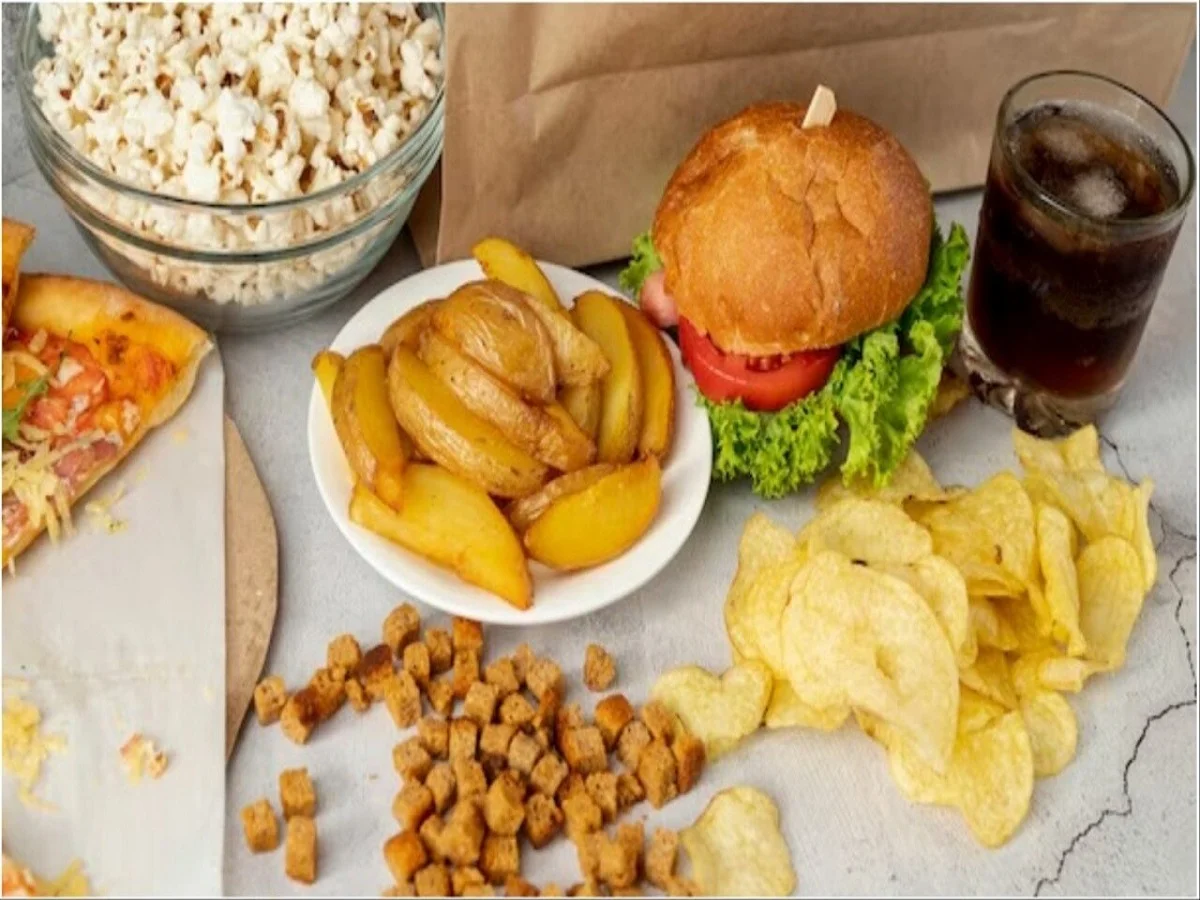 Health Tips:  रात में कभी भी नहीं करना चाहिए आपको इन चीजों का सेवन, हो सकती हैं ये परेशानी