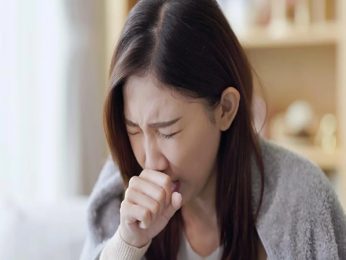 Health Tips: बारिश के इस मौसम आप भी हैं खांसी से परेशान तो अपनाएं ये घरेलू नुस्खें