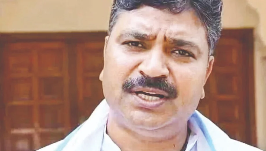 महाराष्ट्र में मराठी और हिंदी भाषा को लेकर छिड़े विवाद पर  Jully ने दिया बड़ा बयान, कहा- देशवासियों की एकता को कमजोर करने वाली... 