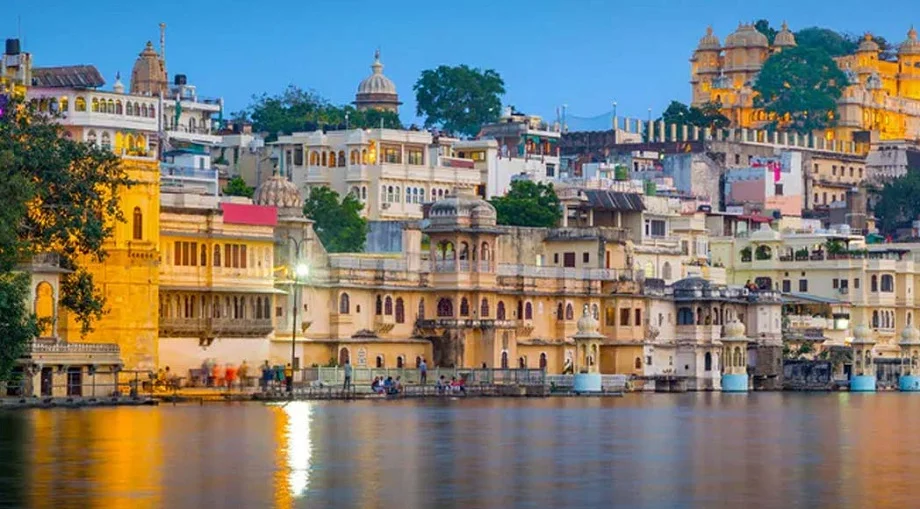 Travel Tips: मानसून में ज्यादा ही खूबसूरत हो जाता है उदयपुर शहर, बना लें घूमने का प्लान