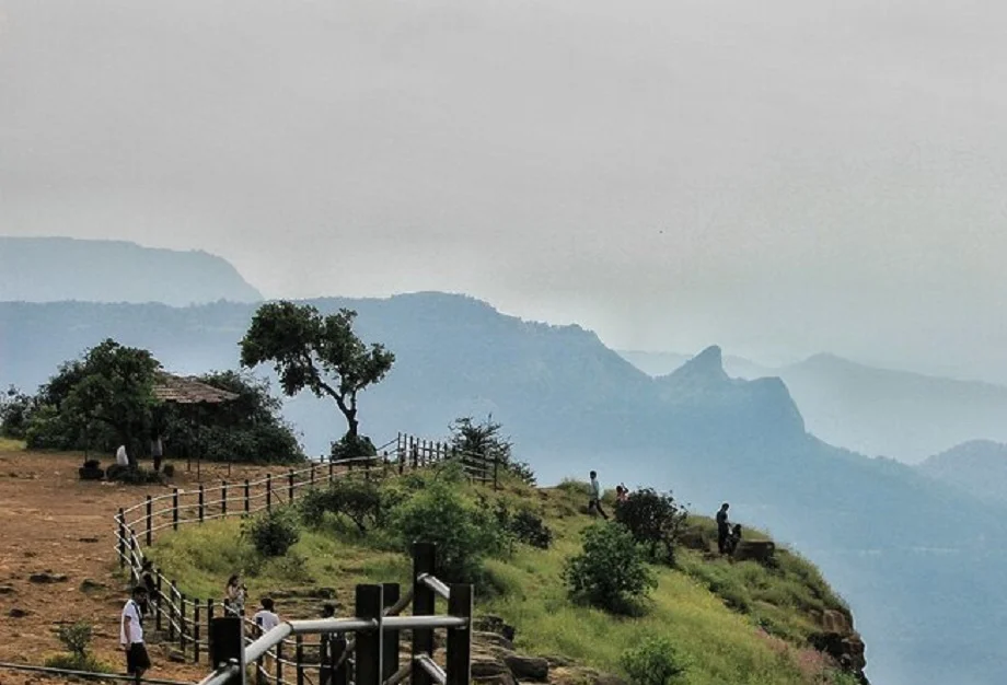 Travel Tips: मानसून में घूमने के लिए बहुत ही शानदार जगह है लोनावाला, बना लें पार्टनर के साथ घूमने का प्लान