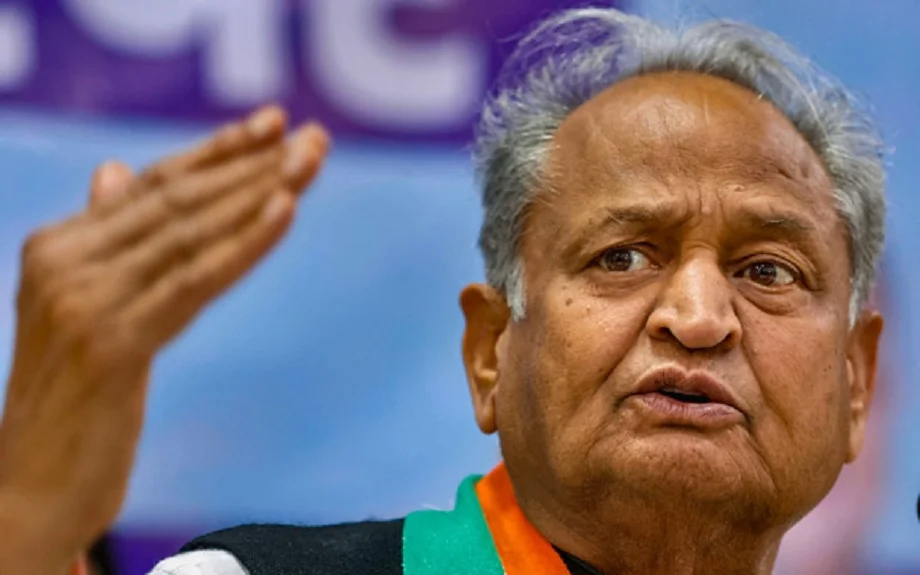 Rajasthan: गहलोत ने भाजपा सांसद अग्रवाल को लेकर दिया बड़ा बयान, कहा- हमेशा सुर्खियों में बने रहने के लिए...