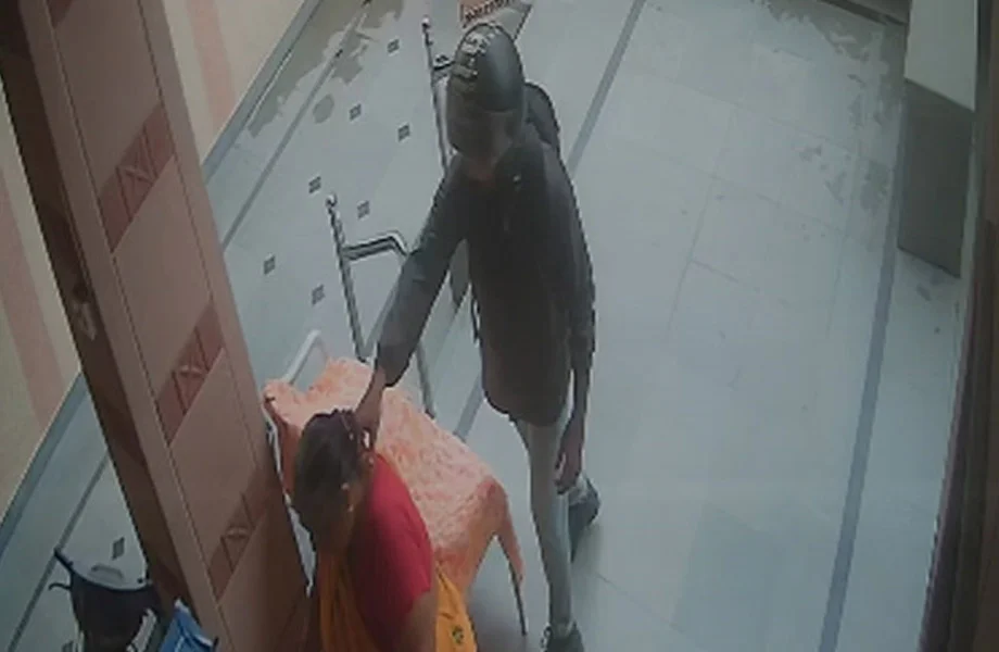 Jaipur: घर में घुस गया हेलमेट पहना बदमाश, बुजुर्ग महिला की चेन लूटकर हुआ फरार