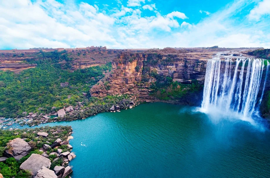 Travel Tips: मानसून के मौसम में रीवा की खूबसूरती को बढ़ा देते हैं कई झरने, बना लें घूमने का प्लान 