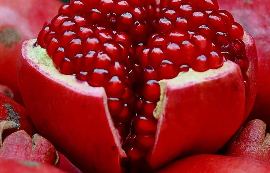 Health Tips: रोजाना खाना शुरू कर दें एक अनार, चेहरे पर आएगी गजब की चमक
