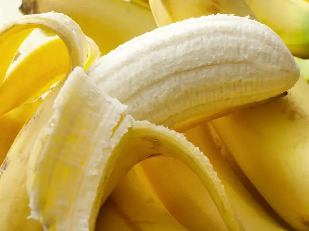Health Tips: सेहत के लिए कई प्रकार से लाभकारी होता है केला,  डाइट में कर लें शामिल
