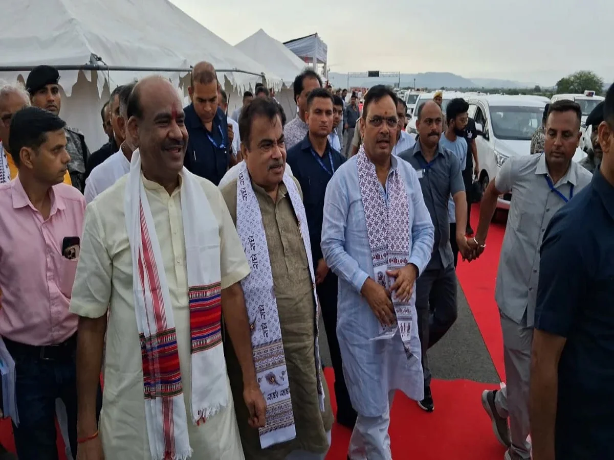 Rajasthan: गडकरी ने किया दिल्ली-मुंबई एक्सप्रेसवे का निरीक्षण, कर गए कई घोषणाएं