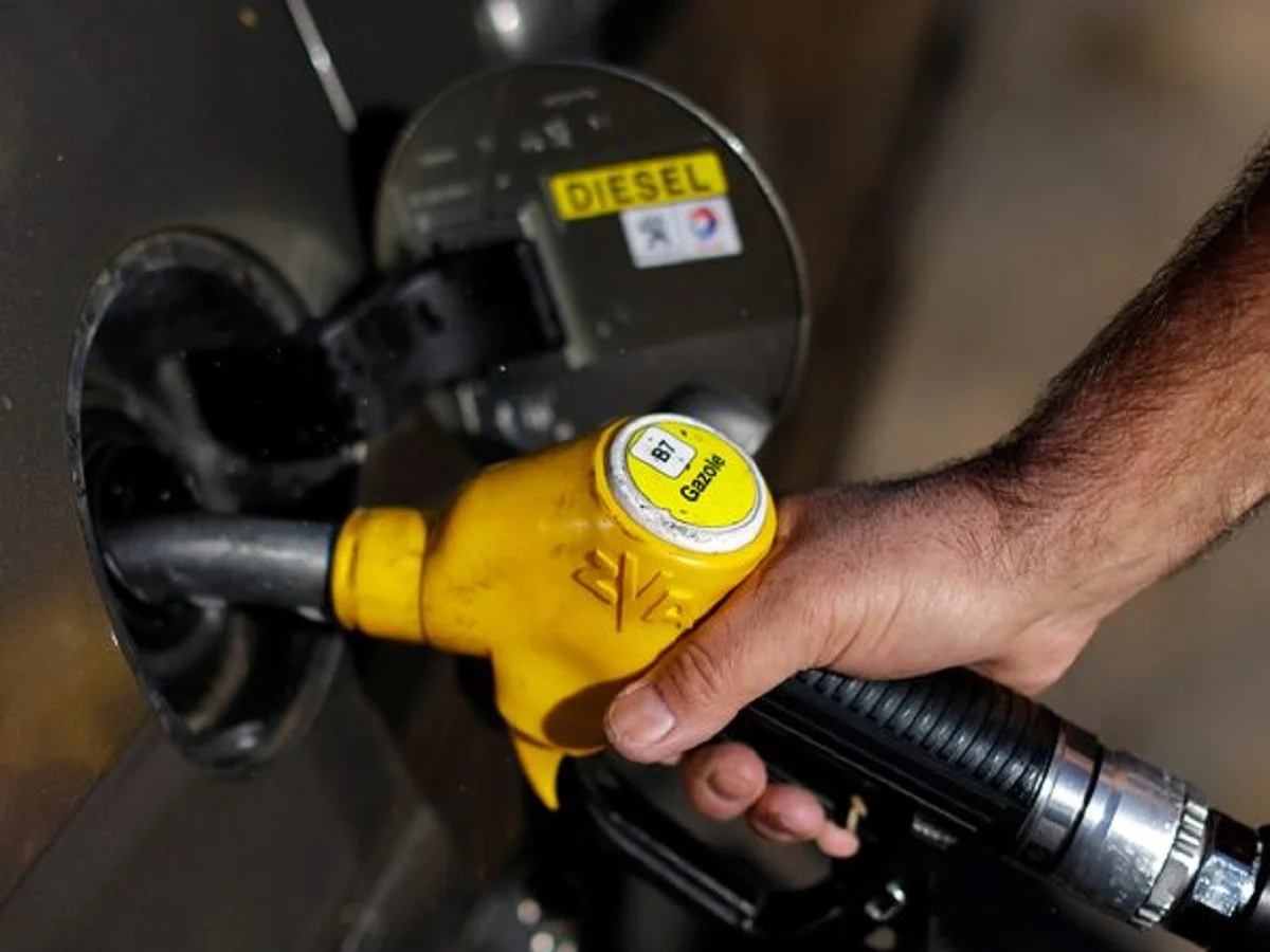 Petrol-Diesel Prices: सुबह-सुबह जारी हो गई हैं दोनों ईंधनों की कीमतें, आज ये है रेट
