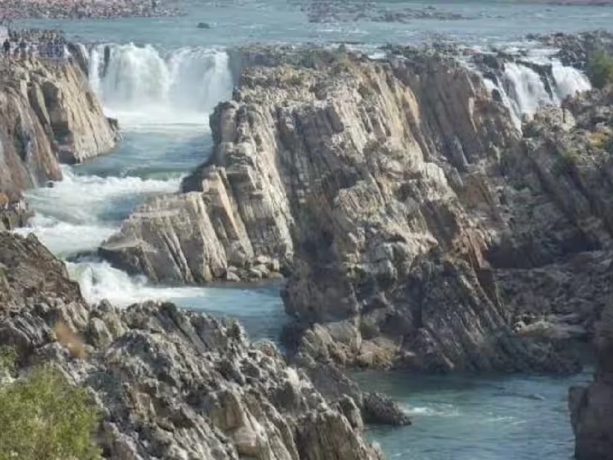 Travel Tips: मध्यप्रदेश में बहुत ही खूबसूरत पर्यटक स्थल है भेड़ाघाट, एक बार जरूर करें दीदार