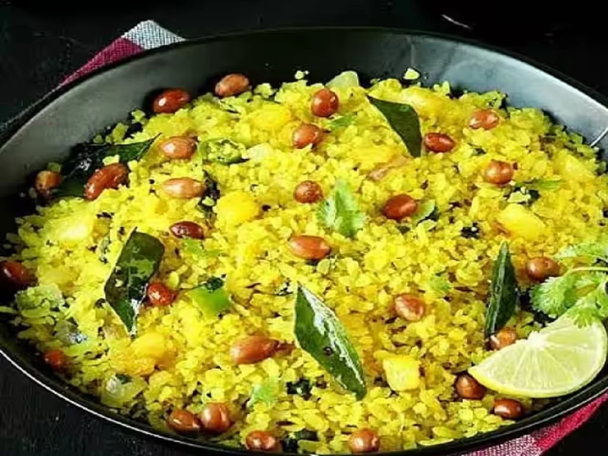 Health Tips: सेहत के लिए बहुत ही लाभकारी होता है पोहा, डाइट में कर लें शामिल