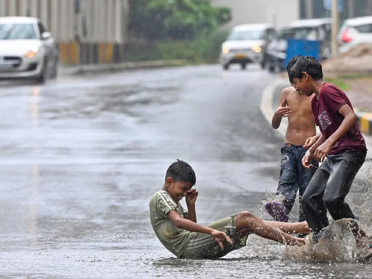 National Weather Forecast: राजस्थान के 25 जिलों के लिए है तेज बारिश का अलर्ट, इन राज्यों के लिए भी जारी हुई चेतावनी