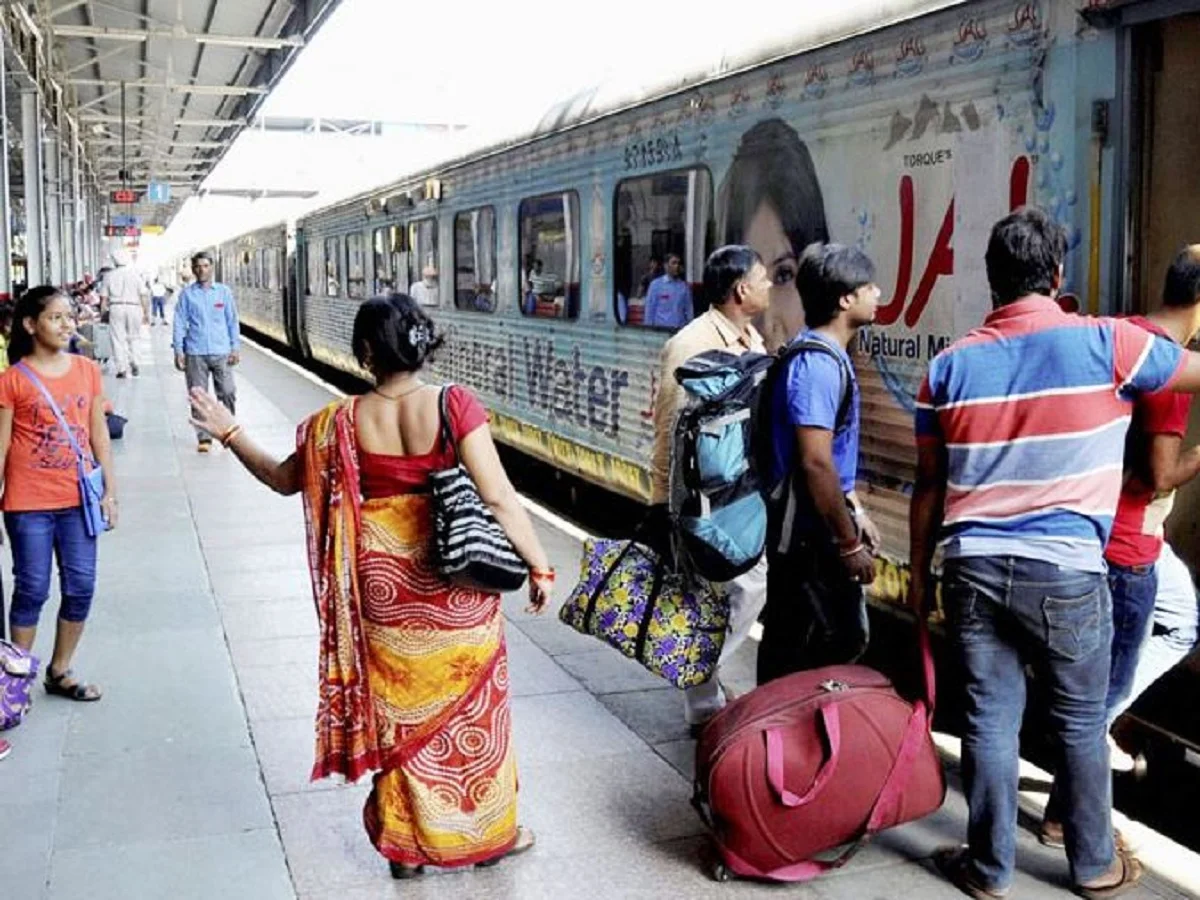 New Rule: एक अगस्त से बदलने वाला है Tatkal टिकट बुक कराने का नियम, यात्रियों को मिलेगी राहत