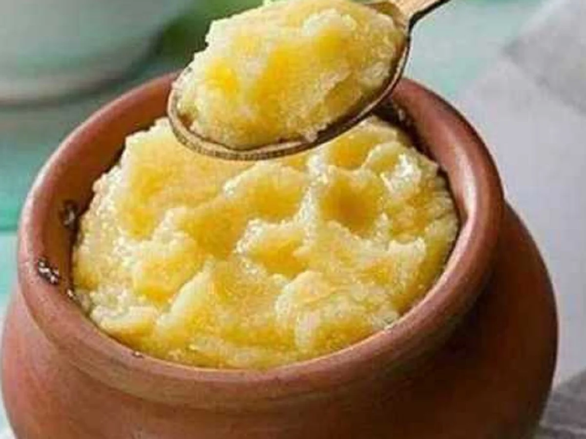 Health Tips: रोजाना घी का सेवन करने वाले लोग इन बातों का रखें ध्यान, नहीं तो बिगड़ जाएगी सेहत