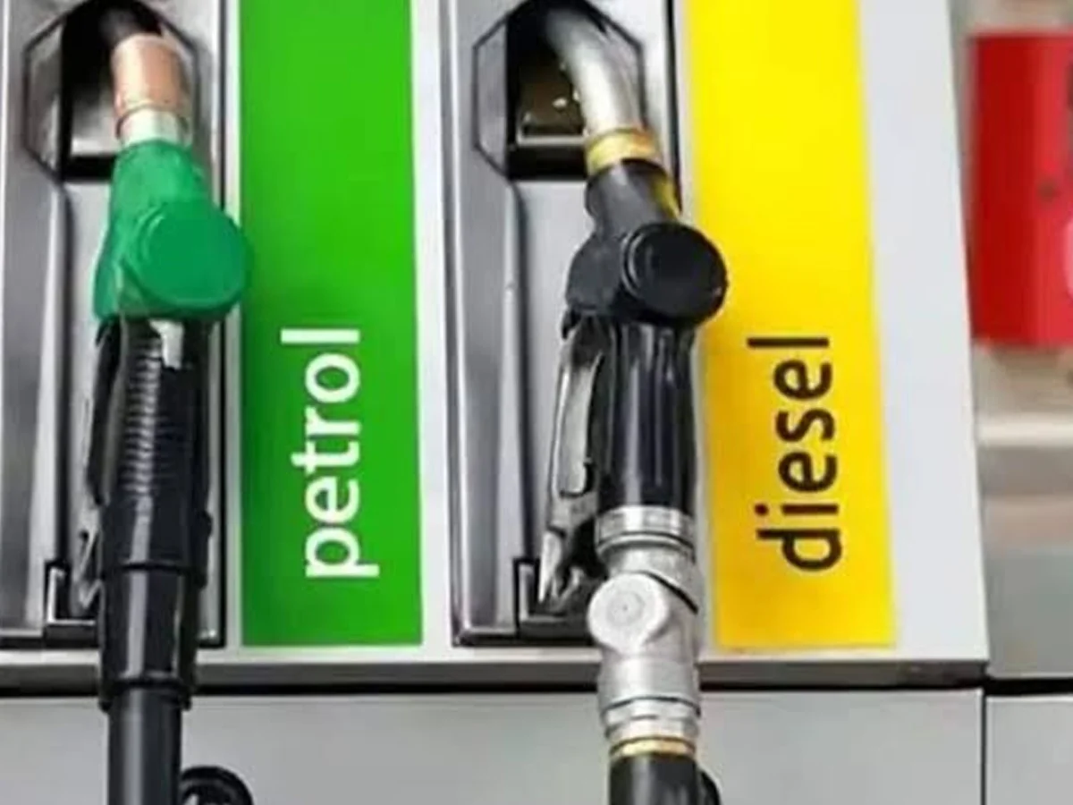 Petrol-Diesel Prices:  उपभोक्ताओं को मिली राहत, आज इतनी तय हुई दोनों ईंधनों की कीमतें