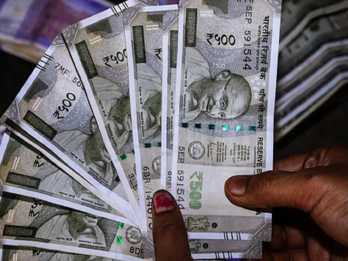 Government Scheme:  रक्षा बंधन के त्योहार तक महिलाओं के खाते में आएंगे 2500 रुपए, सरकार ने कर दिया है ऐसा