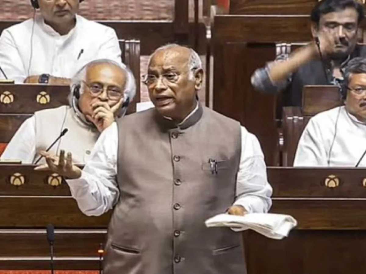 राज्यसभा में मल्लिकार्जुन खड़गे ने मनुस्मृति के बारे में बोल दी ये बात, सदन में हो गया हंगामा