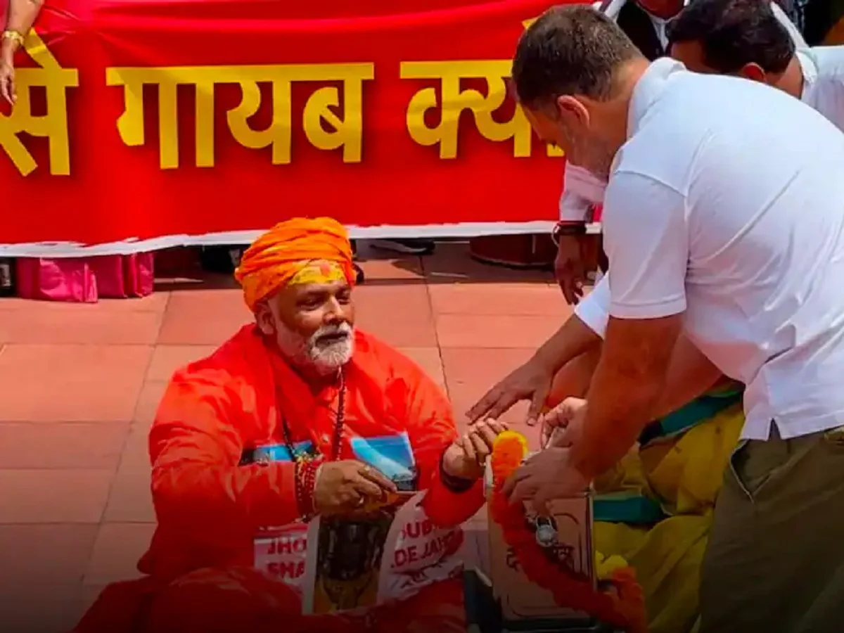 राम मंदिर चढ़ावा चोरी को लेकर विपक्ष ने किया संसद परिसर में प्रदर्शन