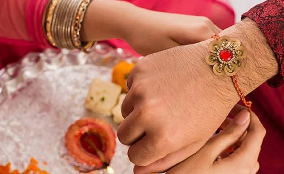 Raksha Bandhan का त्योहार आज, 95 साल बाद है ऐसा संजोग, ये है राखी बांधने का शुभ मुहूर्त