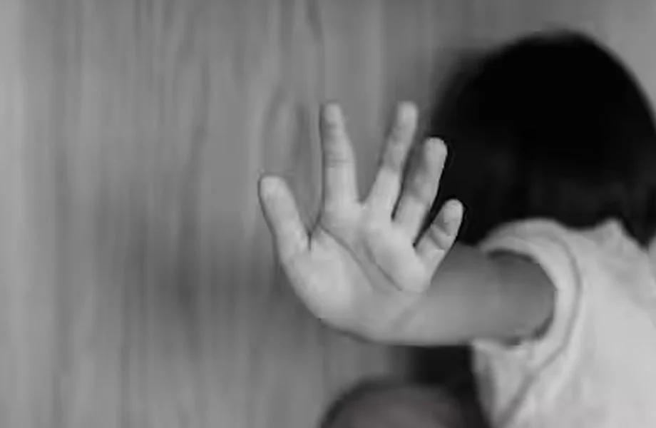 Uttar Pradesh:  रिश्ते के चाचा ने बालिका के साथ किया दुष्कर्म, अब...