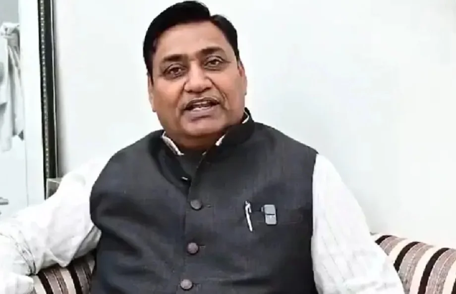 भाजपा सरकार की जवाबदेही जातिवादी सोच वाले अफसरों के प्रति नहीं, जनता के प्रति है: Dotasra