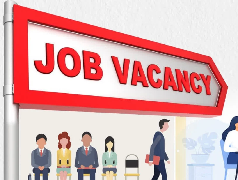Government Job: बीएसएफ की इस भर्ती में चयन होने पर हर महीने मिलेगा 81,100 रुपए तक वेतन 