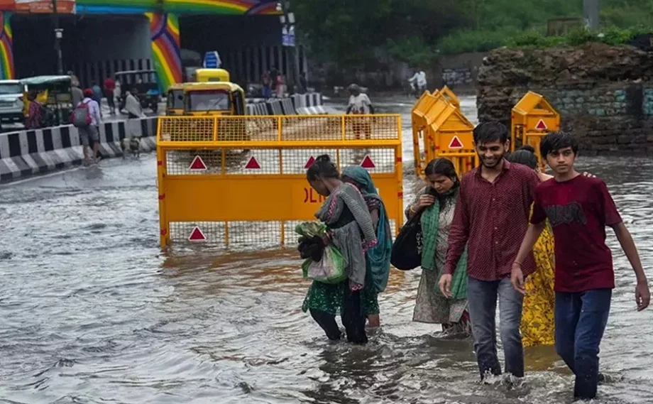 Rajasthan weather update: प्रदेश में कहर बरपा रही है बारिश, अब इन जिलों के लिए जारी हुआ रेड अलर्ट, मिली चेतावनी