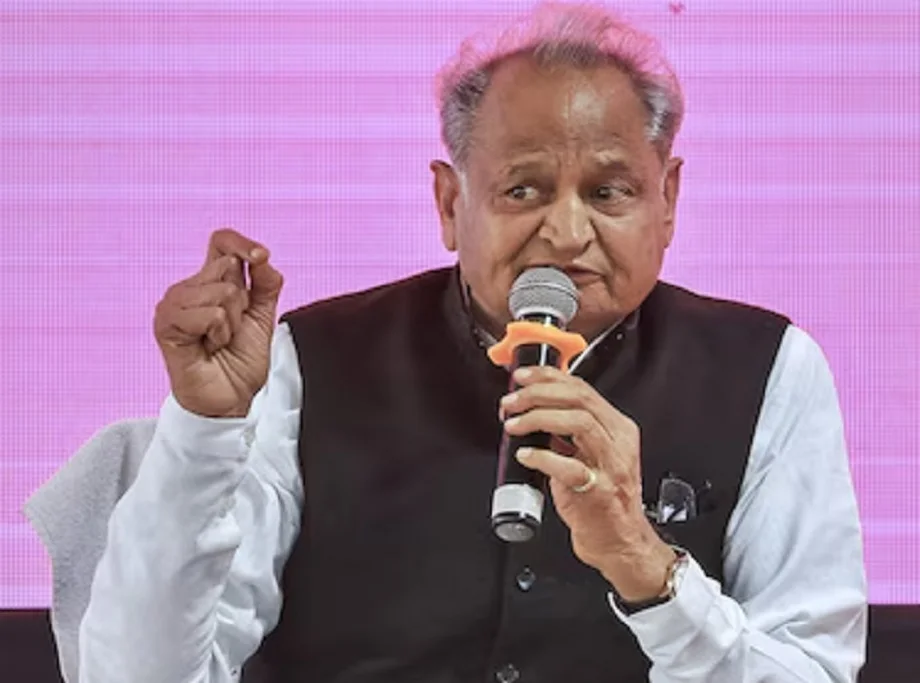 पचपदरा-बालोतरा रिफाइनरी को लेकर Gehlot ने सरकार पर कसा तंज, बोल दी है ये बात