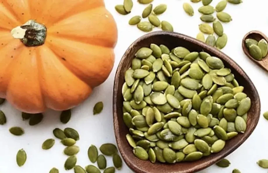 Health Tips:  सुबह उठकर खाली पेट खा लें 10 भीगे हुए कद्दू के बीज, सेहत को मिलेंगे ये लाभ